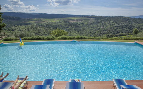 Fattoria Di Quercia Al Poggio: Schwimmbad, Wasser, Eigentum, Resort, Azurblau, Wasservorräte, Freizeit, Urlaub, Himmel, Baum