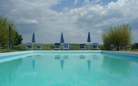 Agriturismo Il Gattero: Schwimmbad, Wasser, Eigentum, Freizeit, Freizeitzentrum, Gebäude, Himmel, Die Architektur, Sommer, Ferienort