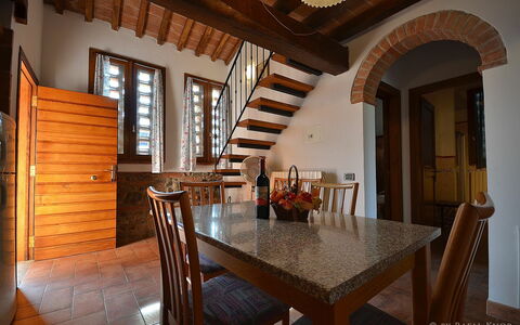 Agriturismo Il Gattero: Eigentum, Zimmer, Gebäude, Interior Design, Möbel, Haus, Decke, Grundeigentum, Strahl, Esszimmer