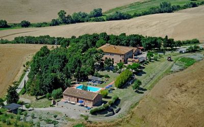 Agriturismo Il Gattero: Luftaufnahmen, Ländliches Gebiet, Wohngebiet, Grundstueck, Estate, Landschaft, Bauernhof, Fotografie, Dorf, Boden