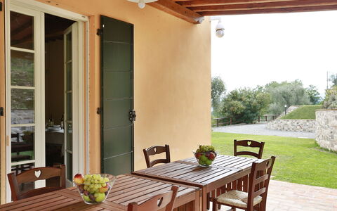 Santo Stefano 10: Eigentum, Zimmer, Gebäude, Möbel, Haus, Grundeigentum, Veranda, Interior Design, Tabelle, Zuhause