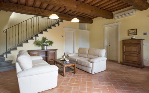 Santo Stefano 10: Zimmer, Eigentum, Gebäude, Möbel, Wohnzimmer, Fussboden, Interior Design, Grundeigentum, Decke, Haus