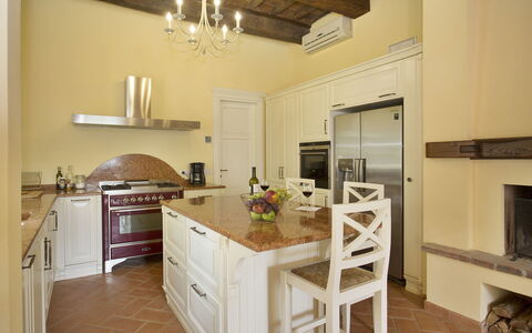 Santo Stefano 10: Countertop, Zimmer, Möbel, Eigentum, Cabinetry, Küche, Gebäude, Fussboden, Interior Design, Decke