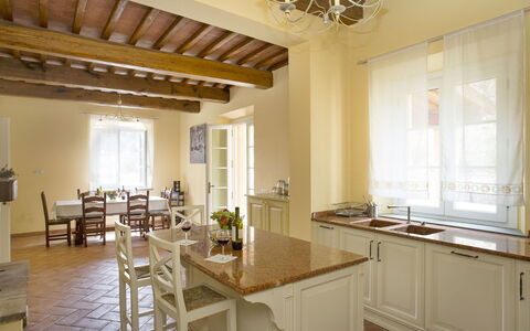 Santo Stefano 10: Eigentum, Zimmer, Gebäude, Möbel, Interior Design, Decke, Gelb, Haus, Grundeigentum, Fussboden