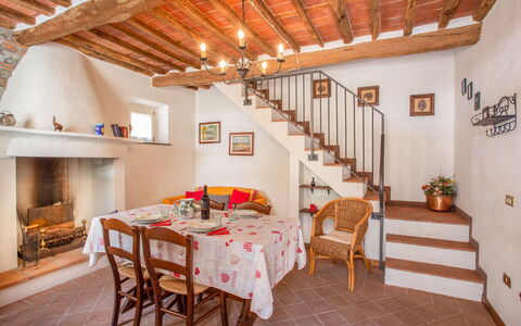 Villa Mastiano: Zimmer, Eigentum, Gebäude, Decke, Möbel, Interior Design, Haus, Grundeigentum, Esszimmer, Fussboden