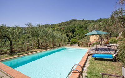 Villa Mastiano: Schwimmbad, Eigentum, Grundeigentum, Haus, Freizeit, Estate, Gebäude, Urlaub, Zuhause, Hinterhof