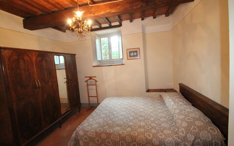 Villa Latera: Zimmer, Eigentum, Schlafzimmer, Bett, Möbel, Gebäude, Decke, Bettrahmen, Bettdecke, Interior Design