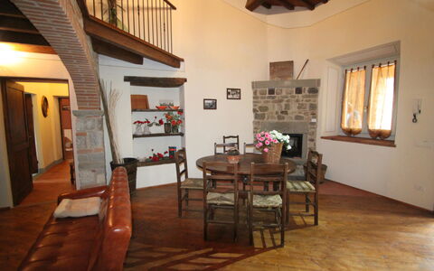 Villa Latera: Zimmer, Eigentum, Gebäude, Interior Design, Haus, Fussboden, Möbel, Decke, Esszimmer, Dachgeschoss