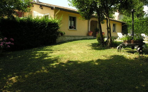 I Pioppi: Garten, Eigentum, Hinterhof, Rasen, Haus, Zuhause, Garten, Gras, Grundeigentum, Grundstueck