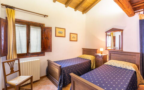 I Pioppi: Zimmer, Möbel, Bett, Eigentum, Schlafzimmer, Gebäude, Decke, Interior Design, Haus, Bettdecke