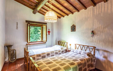 La Ripresa: Zimmer, Eigentum, Schlafzimmer, Möbel, Bett, Gebäude, Interior Design, Decke, Haus, Bettdecke