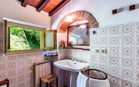 La Ripresa: Eigentum, Zimmer, Gebäude, Badezimmer, Interior Design, Decke, Haus, Grundeigentum, Die Architektur, Möbel