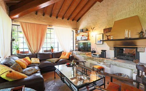 Oasis: Eigentum, Zimmer, Wohnzimmer, Interior Design, Gebäude, Möbel, Haus, Grundeigentum, Decke, Zuhause