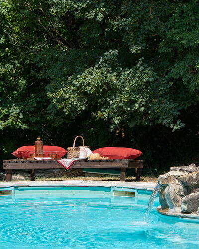Villa Paola: Schwimmbad, Freizeit, Gartenmöbel, Möbel, Resort, Erholung, Schatten, Water Feature, Garten, Hinterhof