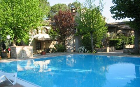Borgo Santinovo: Schwimmbad, Eigentum, Freizeit, Ferienort, Grundeigentum, Gebäude, Freizeitzentrum, Hinterhof, Estate, Resort