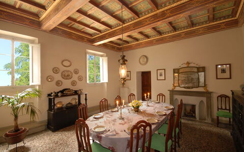 Villa Del Conte: Eigentum, Zimmer, Gebäude, Decke, Esszimmer, Interior Design, Möbel, Haus, Grundeigentum, Tabelle