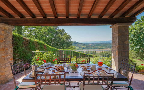 Villa San Lorenzo: Eigentum, Gebäude, Haus, Grundeigentum, Veranda, Terrasse, Zimmer, Möbel, Villa, Estate