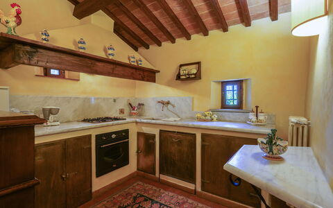 Villa San Lorenzo: Eigentum, Zimmer, Möbel, Gebäude, Küche, Haus, Sinken, Interior Design, Fussboden, Decke