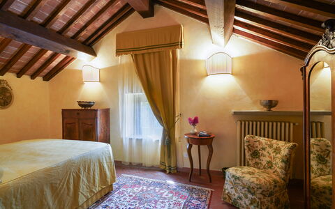 Villa San Lorenzo: Schlafzimmer, Zimmer, Bett, Möbel, Eigentum, Bettdecke, Gebäude, Interior Design, Decke, Bedding