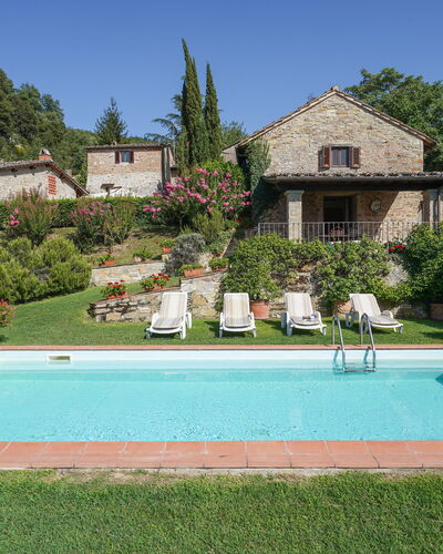 Villa San Lorenzo: Schwimmbad, Eigentum, Haus, Grundeigentum, Gras, Estate, Gebäude, Zuhause, Wohngebiet, Villa