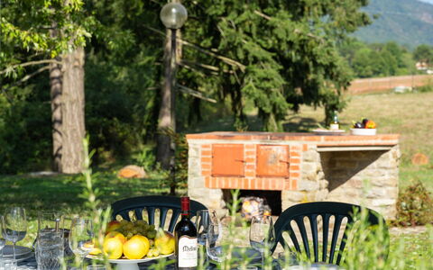 Villa Cinzia: Pflanze, Tabelle, Eigentum, Möbel, Geschirr, Stuhl, Natur, Grün, Baum, Tisch Im Freien
