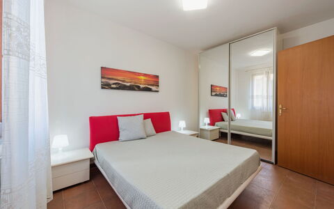 Pignone 100: Interior Design, Flooring, Möbel, Fussboden, Holz, Zimmer, Decke, Bett, Schlafzimmer, Wohnung