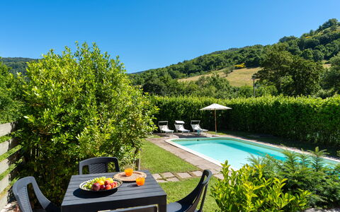 Villa Il Nido: Wasser, Pflanze, Himmel, Möbel, Eigentum, Azurblau, Tabelle, Stuhl, Natürliche Landschaft, Gartenmöbel
