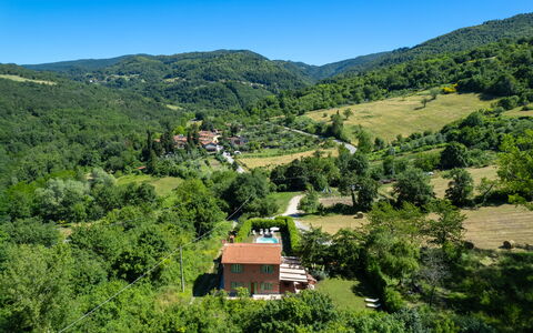 Villa Il Nido: Pflanze, Himmel, Berg, Pflanzengemeinschaft, Natürlichen Umgebung, Natürliche Landschaft, Baum, Grundstueck, Hochland, Haus