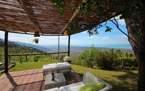 Villa Miramare: Eigentum, Haus, Zimmer, Grundeigentum, Gebäude, Baum, Resort, Hütte, Interior Design, Villa