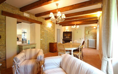 Villa Miramare: Zimmer, Eigentum, Gebäude, Möbel, Interior Design, Decke, Wohnzimmer, Grundeigentum, Haus, Fussboden
