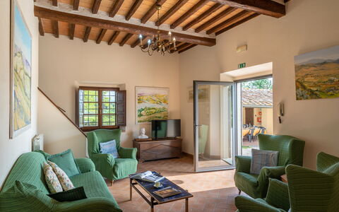 Villa La Collina: Eigentum, Möbel, Couch, Grün, Interior Design, Holz, Fussboden, Wohnzimmer, Komfort, Fenster