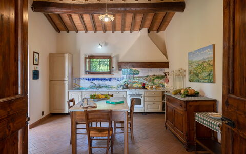 Villa La Collina: Cabinetry, Tabelle, Möbel, Eigentum, Countertop, Stuhl, Holz, Küche, Interior Design, Schublade