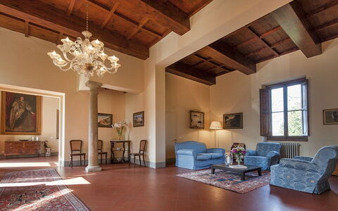Villa Le Volte: Zimmer, Decke, Eigentum, Gebäude, Interior Design, Wohnzimmer, Holzboden, Strahl, Möbel, Fussboden