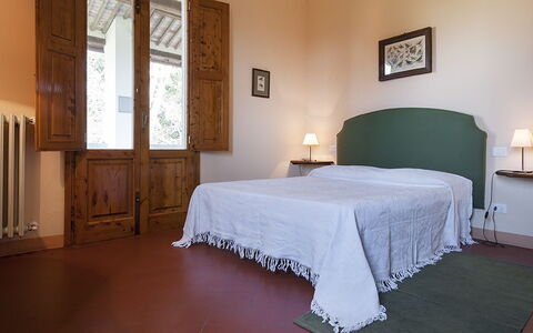Villa Le Volte: Schlafzimmer, Bett, Möbel, Zimmer, Bettdecke, Eigentum, Bettrahmen, Fussboden, Bedding, Interior Design