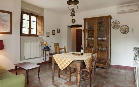 Agriturismo Paterno: Eigentum, Zimmer, Gebäude, Möbel, Interior Design, Esszimmer, Haus, Fussboden, Tabelle, Grundeigentum
