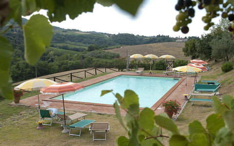 Agriturismo Paterno: Schwimmbad, Eigentum, Freizeit, Resort, Urlaub, Villa, Schatten, Baum, Haus, Gebäude