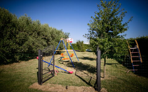 Case Sant'anna: Natur, Baum, Öffentlicher Raum, Himmel, Spielplatz, Gehölz, Gras, Pflanze, Erholung, Spielmittel