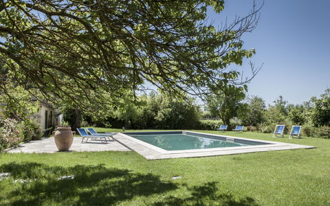 Agriturismo Il Molinello: Schwimmbad, Eigentum, Haus, Gras, Grundeigentum, Freizeit, Estate, Baum, Die Architektur, Gebäude