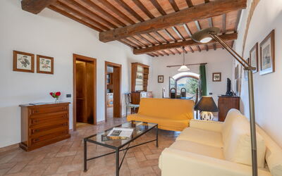 rocche-di-valiano-chianti-castelnuovo-berardenga-papavero-living-room