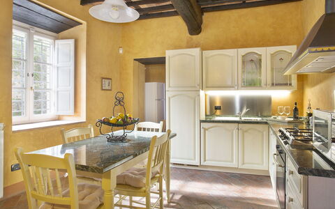 Montefiore: Countertop, Zimmer, Eigentum, Möbel, Küche, Gebäude, Interior Design, Cabinetry, Fussboden, Gelb
