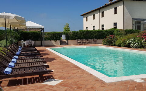Villa Dei Michelangioli a Brolio: Schwimmbad, Eigentum, Gebäude, Haus, Grundeigentum, Resort, Villa, Zuhause, Freizeit, Wohnung