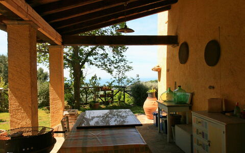 Villa La Collinetta: Pflanze, Eigentum, Möbel, Gebäude, Cabinetry, Holz, Himmel, Schatten, Interior Design, Schublade