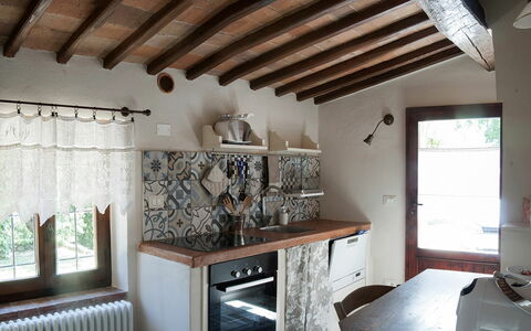 Agriturismo La Pieve: Eigentum, Zimmer, Decke, Gebäude, Haus, Interior Design, Möbel, Strahl, Die Architektur, Fussboden