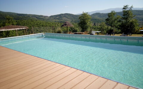 Villa Leo: Schwimmbad, Eigentum, Freizeit, Wasser, Grundeigentum, Gras, Fussboden, Haus, Himmel, Urlaub