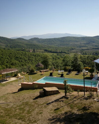 Villa Leo: Eigentum, Schwimmbad, Wildnis, Bergstation, Berg, Naturschutzgebiet, Haus, Baum, Freizeit, Himmel