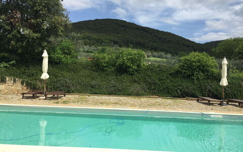 Casa Alla Minuccia Di Villa a Sesta: Schwimmbad, Eigentum, Wasser, Himmel, Haus, Freizeit, Sommer, Urlaub, Berg, Grundeigentum