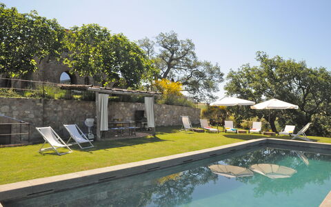 Podere Palazzo: Eigentum, Schwimmbad, Haus, Grundeigentum, Zuhause, Gebäude, Freizeit, Resort, Estate, Wohngebiet