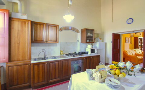 Galleria di Brolio: Möbel, Interior Design, Flooring, Küche, Zimmer, Fussboden, Decke, Countertop, Küchengerät, Cabinetry