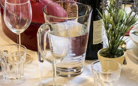 Villa Eleonora: Brunch, Mahlzeit, Tabelle, Essen, Kelche, Weinglas, Restaurant, Frühstück, Schaumweinglas, Zimmer
