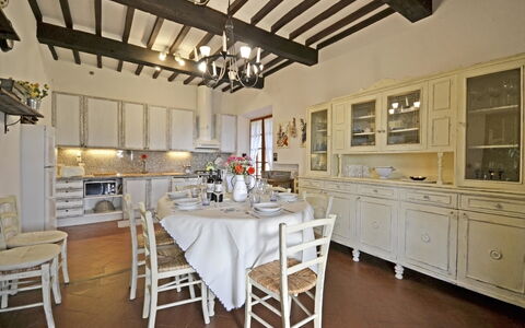 Villa Gelsomino: Zimmer, Möbel, Gebäude, Eigentum, Countertop, Küche, Decke, Interior Design, Fussboden, Cabinetry
